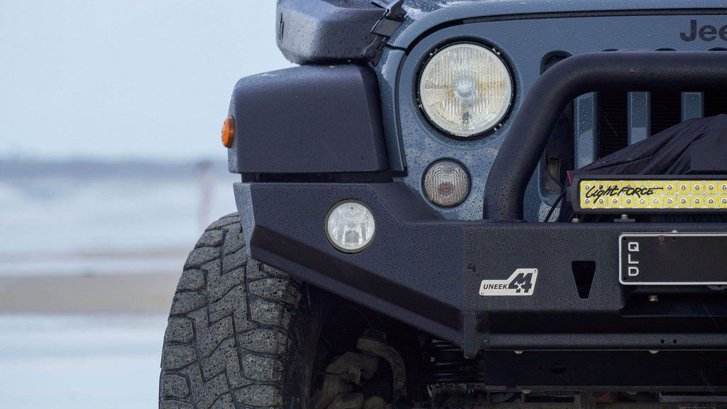 Vehicle fitted with a Lightforce Viper dual row light bar