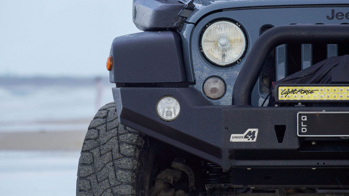 Vehicle fitted with a Lightforce Viper dual row light bar